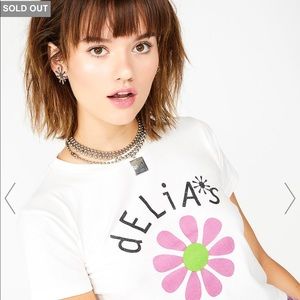🌸✨MUST GO by 8/19 dELiAS Crop Top
